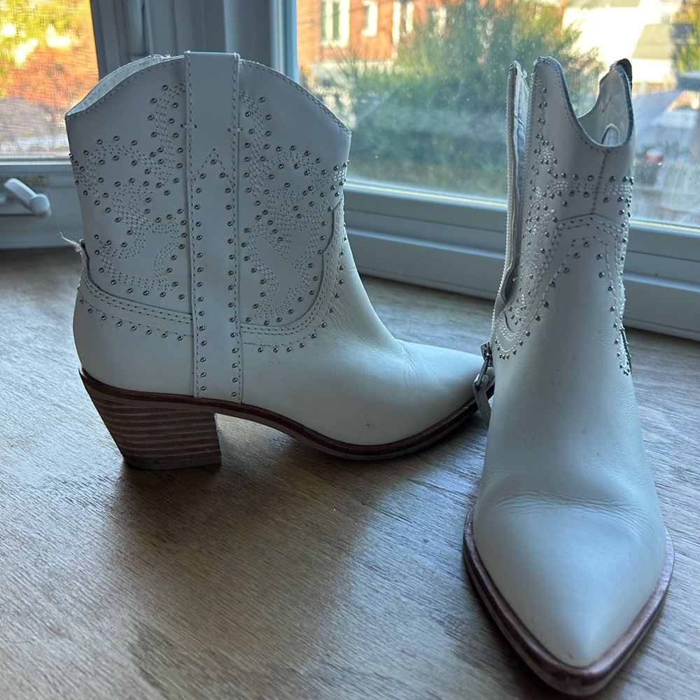 Dolce Vita Booties